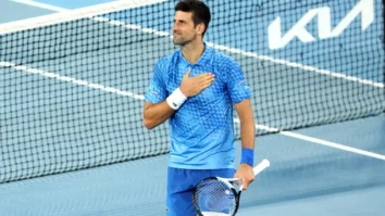 Djokovic storms into second round on Australian Open return